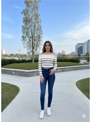 Bigümex Kadın Madonna Yaka Çizgili Kazak