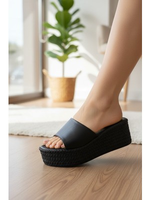 Enoch Kadın Ortopedik Tabanlı Hasır Örgü Detaylı Yüksek Dolgu Topuklu Terlik