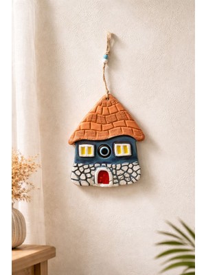 Marena Home Seramik Ev Duvar Süsü | Bohem Dekoratif Askılı Ev Figürü 20X15 Cm, Bohem Balkon Yazlık Duvar Dekoru
