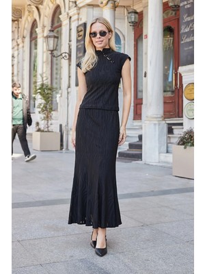 Jument Kadın Desenli Tül Hakim Yaka Düşük Omuzlu Likralı Body Bluz-Siyah