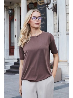 Jument Kadın Likralı Ipeksi Dokulu Modal Penye Geniş Sıfır Yaka Düşük Omuzlı Kısa Kol Bluz-Kahve