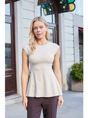 Jument Kadın Kayık Yaka Düşük Omuzlu Eteği Volanlı Likralı Body Bluz-Bej