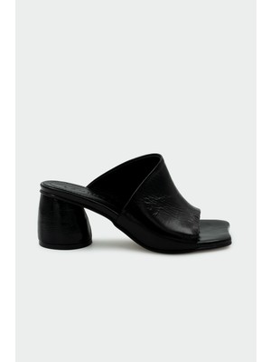 Laminta Pinok Asimetrik Kesim Siyah Hakiki Deri Kadın Topuklu Terlik