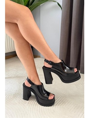 Les Passent Kadın Pukka Siyah Rugan Önü ve Arkası Acık  (12 cm ) Platform Topuklu Ayakkabı