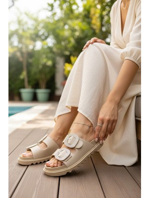 Enoch Kadın Ortopedik Tabanlı Kristal Taşlı Çift Toka Detaylı Tırtıklı Taban Terlik