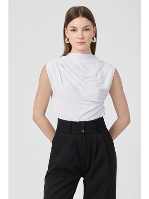 Segnante Kadın Beyaz Omuzları Drapeli Kolsuz Sandy Bluz