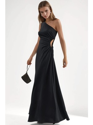 Hiccup Kadınlar Asimetrik Yaka Cut Out Detaylı Maxi Elbise Siyah