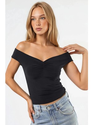 Hiccup Kadınlar Omuz Açık Fitted Sandy Crop Top Siyah