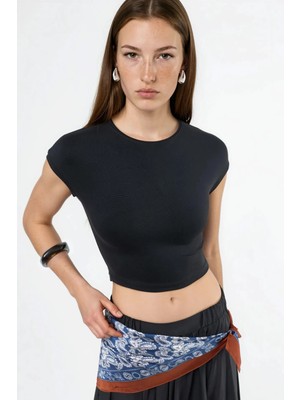 Hiccup Kadınlar Busem Bisiklet Yaka Düz Kısa Tişört Siyah