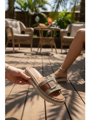 Enoch Kadın Ortopedik Tabanlı Gold Toka Detaylı Hasır Örgü Bantlı Terlik