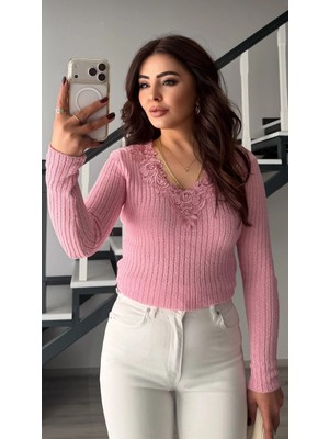 Elisin Pembe Yakadan Dantelli Ince Triko Bluz