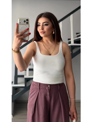 Elisin Beyaz Kare Yaka Fitilli Askılı Atlet
