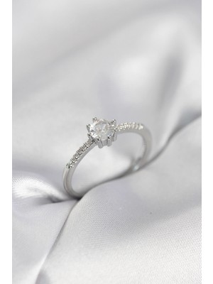 Clariss Üreticiniz Tek Taş Model Gümüş Renk Zirkon Taşlı Kadın Yüzük YN1348
