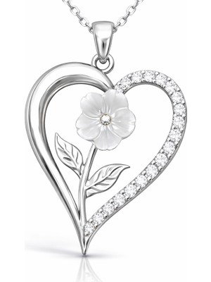 Gümüş Kalpli Beyaz Gül Kadın Kolye