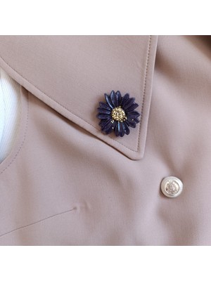 AZKAR El Yapımı Mor Papatya Broş, Yaka Iğnesi, Ahşap Tozundan Şekillendirilmiş Özel Tasarım, Hediyelik Aksesuar