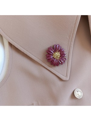 AZKAR El Yapımı Kırmızı Papatya Broş, Yaka Iğnesi, Ahşap Tozundan Şekillendirilmiş Özel Tasarım, Hediyelik Kadın Aksesuarı