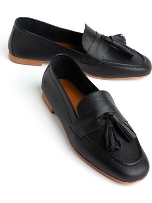 Shemard Mono Siyah Hakiki Deri Püskül Detay Düz Taban Kadın Babet