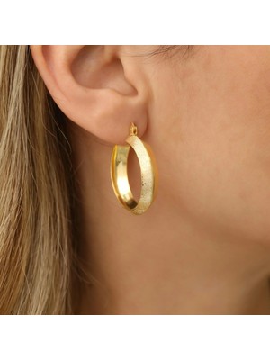 Nox Jewelry 14 Ayar Altın Kaplama Yarı Mat Yarı Parlak Kalın Orta Boy Halka Gümüş Küpe – Modern Tasarım