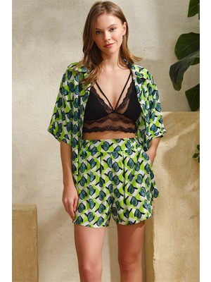 Aria's Closet Arias Closet Dokuma Viskon Geometrik Baskılı Önden Düğmeli Yarım Kollu Gömlek ve Yandan Cepli Şort Pijama Takımı