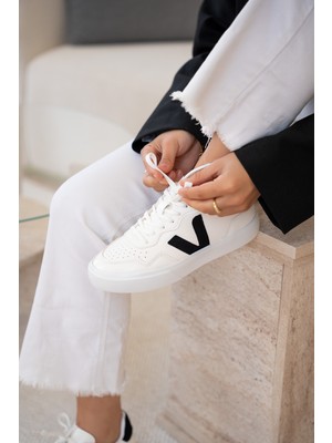 Laminta Aristo Düz Kadın Siyah Spor Ayakkabı