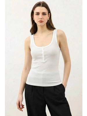 Antioch Beyaz Düğme Detaylı Kadın Atlet