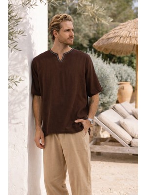 Qaviya Erkek Kahverengi Yaka Şerit Detaylı Pamuklu Dokuma Oversize Tişört / Bohem Bluz