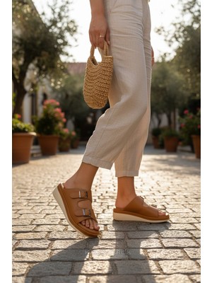 Enoch Kadın Ortopedik Tabanlı Çift Toka Detaylı Yüksek Dolgu Topuklu Terlik