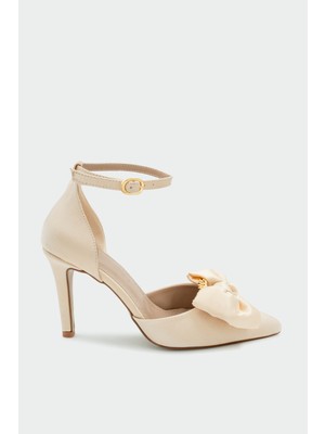 Laminta Temy Fiyonk Detaylı Kadın Ten Saten Topuklu Ayakkabı