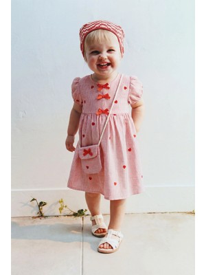 Magu Kız Çocuk Pamuklu Pembe Çizgili Kalp Nakışlı Çantalı Elbise - Fiyonk Detaylı
