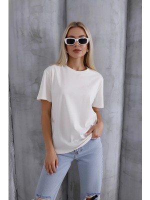Kadın Ekru Yumuşak Dokulu Pamuklu Oversize Kalıp Bisiklet Yaka Basic T-Shirt