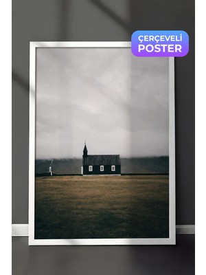 Zestia Beyaz Çerçeveli  Duvar Tablosu Izlanda Siyah Kilise Sisli Vadi Manzarası Salon Dekoru