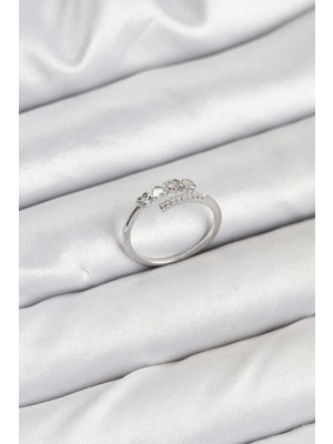 TKÇ Mey Ithalat® Pirinç Gümüş Renk Kalpli Detaylı Zirkon Taşlı Kadın Yüzük