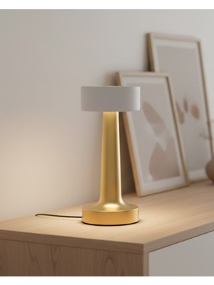 Modern Altın Gövdeli LED Masa Lambası 3 Işık Modlu