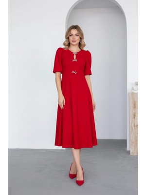 Kadın Krep Kumaş Fiyonk Detay Göğüs Dekolteli Midi Boy Elbise