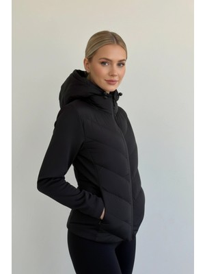 Kadın Siyah Kapüşonlu Hybrid Kadın Spor Ceketi - Rüzgar & Su Geçirmez Mont