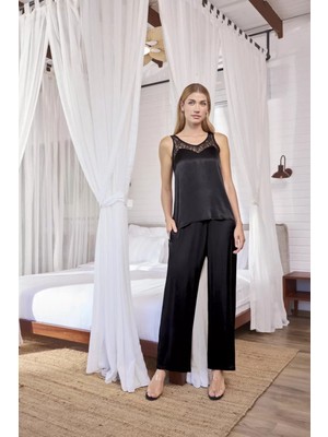 Pileli Store Pilelistore Viskon Dantelli ve Dekolteli Saten Pijama Takımı