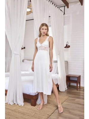 Pileli Store Pilelistore Göğüs ve Sırt Dekolteli Dantelli ve Yırtmaçlı Saten Gecelik