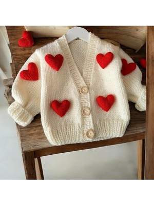 El Örgüsü Kalpli Bebek Hırka