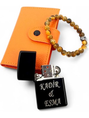 SürLaz Turuncu Vegan Deri Akordiyon Kartlık Isme Özel Benzinli Çakmak Şans Bilekliği 3 Lü Hediyelik Set