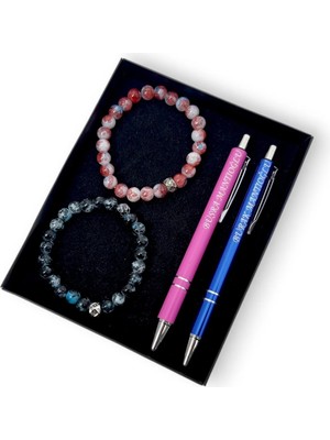 SürLaz Çift Kalem Bileklik Seti Yılbaşı Hediyesi 2 Isme Özel Tükenmez Kalem ve 2 Şans Bilekliği Kutulu