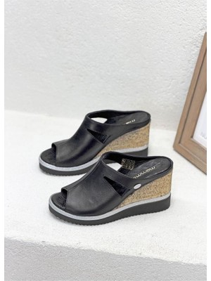 Mammamia D26YT-1835 Hakiki Deri Dolgu Topuk Terlik Ortopedik Rahat Günlük Terlik 9 cm Taban