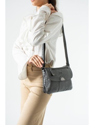 Baginn Y.s.deri Kadın Çapraz Askılı Postacı Omuz Çantası Vegan Deri 23*20 cm Kapaklı Model Günlük Çanta
