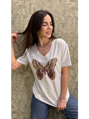 Leilaa V Yaka Kelebek Işlemeli T-Shirt