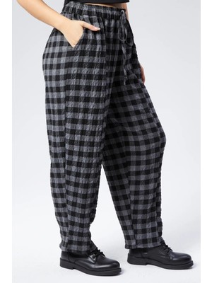 Siyah Gofre Kare Pantolon - Ütü Gerektirmeyen, Hafif Gofre Kumaş