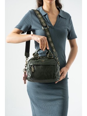 Baginn Vegan Deri Günlük Kadın Postacı Çanta Çapraz Askılı Omuz Çantası Y.s. Deri 27*23 cm Charm Hediyeli