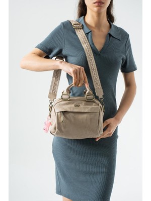 Baginn Vegan Deri Günlük Kadın Postacı Çanta Çapraz Askılı Omuz Çantası Y.s. Deri 27*23 cm Charm Hediyeli