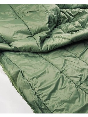 Kumaş Parça Yeşil Renkte Montluk Kapitone Kumaş 130X250CM