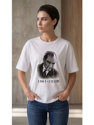 Pileli Store Kadın Atatürk Baskılı Tişört Kısa Kollu Bisiklet Yaka T-Shirt - Beyaz