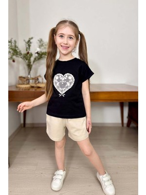 Riccotarz Kız Çocuk Göğsünde Dantel Işleme Kalp Detaylı Siyah T-Shirt Beli Lastikli Şortlu Takım