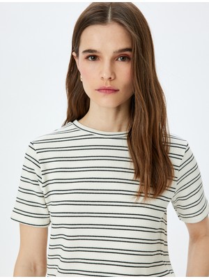 Koton Slim Fit Bisiklet Yaka Kısa Kollu Çizgili Tişört